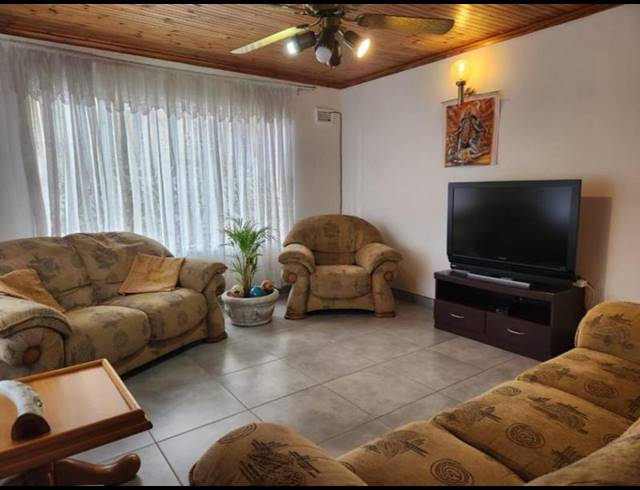 5 BEDROOM HOUSE FOR SALE IN SHALLCROSS